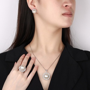 Factory Wholesale Eco-friendly Copper Round 16-12mm White Shell Pearl Fashion Bridal Jewelry <b>Set</b> for Women - Product Image 5