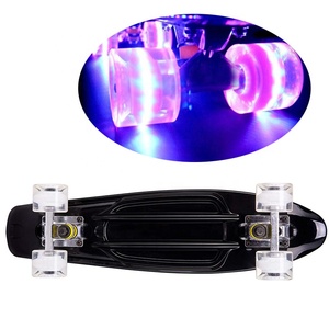 Planches à roulettes complètes en plastique 22 "bon marché avec roues lumineuses à LED colorées - Product Image 5