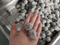 Machine à fabriquer des boules de bonbons à la tamarin Machine à rouler des boules de dattes Machine d'emballage automatique de boules de protéines au chocolat