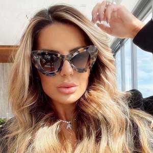 Nouvelles lunettes de soleil tendance 2022 pour femmes, style vintage, monture noire léopard, grandes lunettes de soleil œil de chat surdimensionnées - Product Image 4