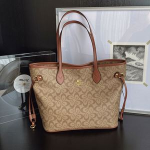 2025 Luxury High-End Women's Tote Handbag <b>Large</b> Capacity Zipper Closure PU <b>Shoulder</b> <b>Bag</b> with Polyester Lining for Spring Season - Product Image 3