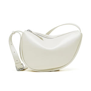Bolso Hobo de Cuero Genuino Blanco Brillante - Forma Escultural de Luna, OEM para Marcas Vanguardistas que Buscan un Minimalismo Futurista - Product Image 1
