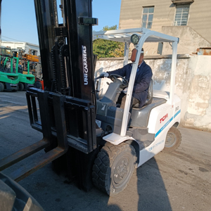 Montacargas TCM FD30 Japonés Usado de Alta Calidad con Motor Diésel, Capacidad de 3 Toneladas, Longitud de Horquilla de 1200 mm en Shanghái - Product Image 1