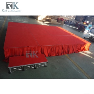 เวทีพับได้แบบพกพาพร้อมกระโปรงตกแต่งพื้นผิวพรมแดง - Product Image 3