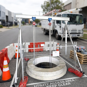Mini-grue portique mobile en aluminium de 1 tonne avec palan à chaîne manuel pour la manutention des matériaux - Product Image 1