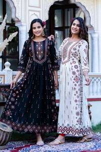 Ropa étnica elegante de alta calidad Kurti con bordado intrincado Conjunto de Kurti perfecto con mezcla de tradición y estilo - Product Image 3