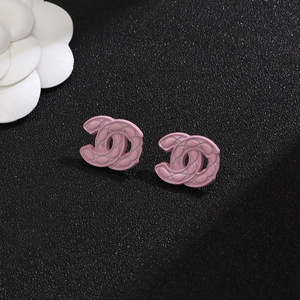 Boucles d'oreilles clous <span class=keywords><strong>de</strong></span> luxe <span class=keywords><strong>de</strong></span> créateur en gros, <span class=keywords><strong>bijoux</strong></span> ACC, boucles d'oreilles clous en perles <span class=keywords><strong>de</strong></span> <span class=keywords><strong>marque</strong></span> célèbre pour femmes, <span class=keywords><strong>bijoux</strong></span> <span class=keywords><strong>de</strong></span> mode à prix abordables - Product Image 1