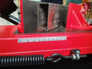 Sega a Nastro Portatile G4018, Angolo 0-45°, Tensione Manuale, Semi-Automatica, per Taglio Industriale di Metalli in Officina - Product Image 3
