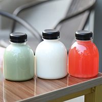 Bouteilles en plastique réutilisables de 12oz/350ml Récipients jetables avec bouchons noirs Bouteilles en PET de qualité alimentaire pour jus, lait et boissons