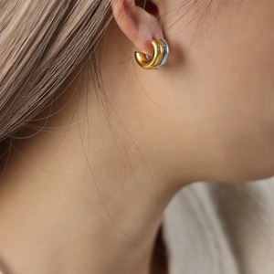 2025 Boutique de moda Europa Estados Unidos moda nueva Senior Sense personalidad aguja torcida en forma de C Metal Stud CC pendientes - Product Image 5