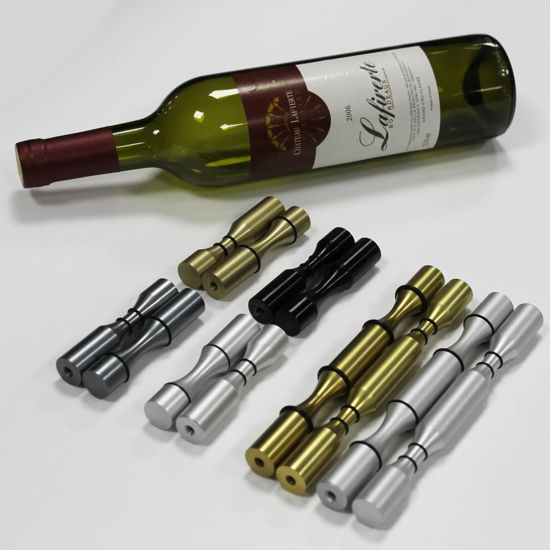 مصنع الجملة المعدنية النبيذ مشبك لزجاجة واحدة زجاجتين جدار النبيذ الرف
