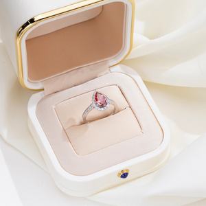 Anillo de Compromiso de Lujo de Oro de 18k MSR-1932 con Diamante de Laboratorio Rosa en Forma de Pera de 1.16CT VVS2 - Product Image 4