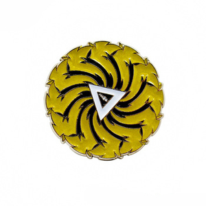 Fabricante <span class=keywords><strong>de</strong></span> la promoción Triángulo <span class=keywords><strong>de</strong></span> mano personalizado Mano que sostiene la insignia <span class=keywords><strong>de</strong></span> arma afilada - Product Image 6