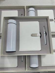 Juego de Papelería al por Mayor con Cuaderno Personalizado, Bolígrafo y Vaso Térmico, Caja de Regalo de Primera Calidad Incluida - Product Image 3