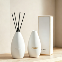 Diffuseur d'arômes en céramique blanche personnalisé avec bâtonnets en rotin pour hôtel, salle de bain, parfum d'intérieur