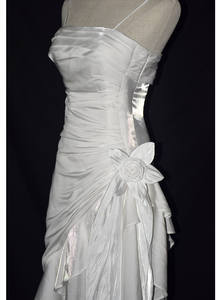 Robe de princesse sirène vintage en cachemire rouge Lychee Manor, longueur au sol, effet laser, luxe de niche, illusion, cérémonie de passage à l'âge adulte - Product Image 5