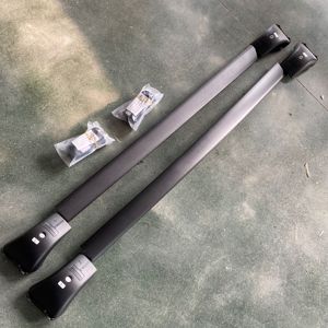 Material de aleación de aluminio color negro portaequipajes barra transversal rieles de bloqueo superior de techo con cerradura para Toyota Highlander 2015-2021 - Product Image 2