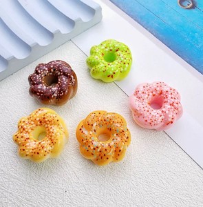 Accessori in Resina a Forma di Cibo Cartoon, Charm 3D Gatto KT Hamburger per Fai-da-Te, Clip per Capelli, Portachiavi, Decorazioni per Scarpe, Custodie per Telefoni e iPad - Product Image 6