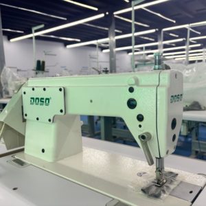 Machine à coudre industrielle à point droit de haute qualité DS-6150 avec moteur servo et forte puissance d'alimentation - Product Image 2