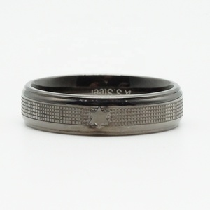 Anello in Acciaio Inossidabile Titanio NTR014 Stile Europeo e Americano con Strisce Nere e Stella TAT - Product Image 2