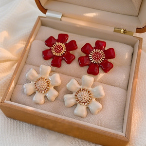 Nuovi <span class=keywords><strong>Orecchini</strong></span> Retrò Semplici Placcati Oro con Piccole Margherite Colorate in Smalto Rosso, Nero e Bianco per Donne - Product Image 1