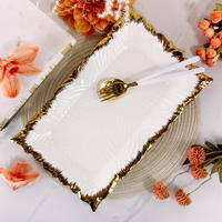 Vente en gros de plats rectangulaires à bord doré de 12 et 14 pouces, plateaux de service en céramique blanche de luxe en vrac pour les mariages, les événements et les hôtels