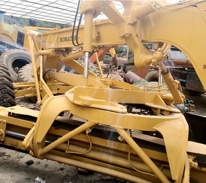 Niveleuse de moteur de KOMATSU GD661A utilisée par petit prix à vendre - Product Image 2