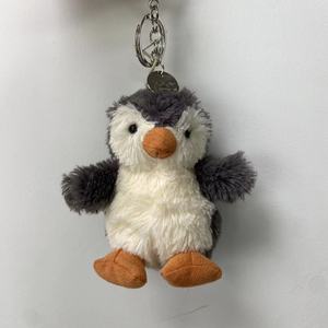 Jc Juguetes de Peluche Cortos, Colección de 5 Colgantes, Bolsa de Regalo, Lindos Peluches Rellenos de Esponja, Unisex, Regalo de Cumpleaños para Edades de 7 a 14 Años, 31-50 cm - Product Image 3