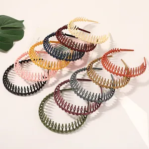 Großhandel Plain Color Matte Kunststoff Stirnbänder Harz Wellige rutsch feste Zahn wäsche Gesicht Stirnband