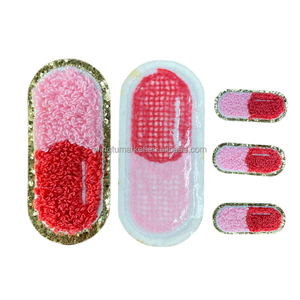 Parche de pastillas rosa con lentejuelas de diseñador personalizado Chenille sublimación <span class=keywords><strong>hierro</strong></span> <span class=keywords><strong>en</strong></span> parches de prensa de calor para bolsas - Product Image 1