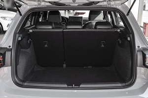 Volkswagen Algérie pour 2024, <span class=keywords><strong>Golf</strong></span> 8.5 Blanc 300TSI R-Line 1.5T Automatique Conduite à Gauche Berline <span class=keywords><strong>Toit</strong></span> <span class=keywords><strong>Ouvrant</strong></span> Panoramique Sièges en Cuir - Product Image 6