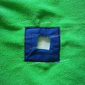 Chiffon de serpillière carré en microfibre perforée 50*70cm 45*70cm Super absorbant et sans peluches pour l'entretien ménager et le nettoyage des sols - Product Image 3