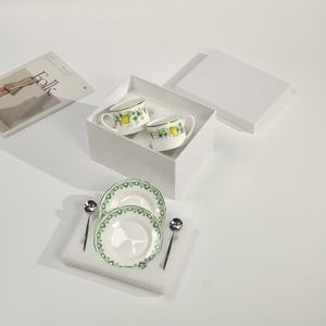 Tasses et soucoupes en porcelaine fine à motif citron, très demandées - Product Image 3