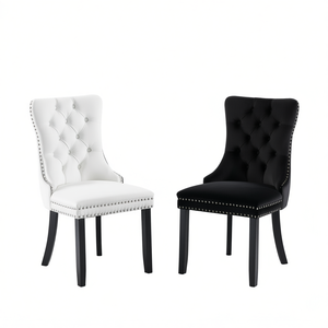 Chaise de salle à manger capitonnée en PU contemporaine de la collection Nikki de DB A&A Furniture, base en bois massif, design moderne - Product Image 1