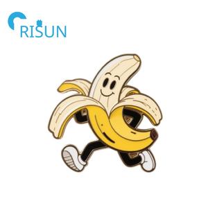 Usine personnalisée bananes fruits jaunes mignon émail broche métal course danse banane épinglette personnalisé pelé banane épingle insigne - Product Image 4
