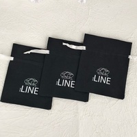Pochette cadeau en coton biologique recyclable noire pour colliers et bracelets avec logo personnalisé
