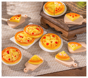 Miniatures maison de poupée artificielle réaliste résine Pizzas tranches charme enfants cuisine jouer magasin d'alimentation fête tendance cadeau jeu 3D jouets - Product Image 1