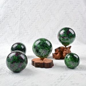 Venta al por Mayor de Bolas Decorativas Bohemias de Alta Calidad en Rojo y Verde, de 5-7cm, Pulimentadas, Únicas, para Decoración del Hogar, Regalos de Pascua y Halloween - Product Image 4