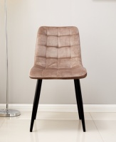 Chaise de salle à manger moderne de luxe, mobilier d'intérieur, velours, pieds avec revêtement poudré couleur sable.