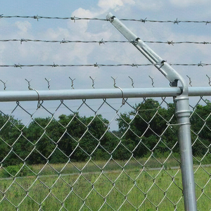 Fourniture d'usine 8ft PVC Enduit Chaîne Maillon Clôture de Ferme <span class=keywords><strong>Pas</strong></span> <span class=keywords><strong>Cher</strong></span> 2.5mm Acier Galvanisé à Chaud avec Forme de Trou de Diamant Utilisation de Sécurité - Product Image 4