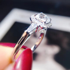 Anello di Fidanzamento con Diamante Taglio Radiant F839 in Oro Bianco, Diamante Naturale, Gioiello da Donna, Colore D - Product Image 6