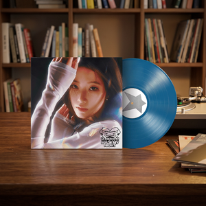 LE SSERAFIM Segundo Álbum Sencillo [Made My Night] Vinilo (Versión SKY BLUE) Libro Electrónico de Música K-Pop (CD) en Papel y Plástico, Idioma Coreano - Product Image 1