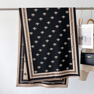 Bufanda con Diseño Personalizado OEM con Patrón de Abejita para Mujer, Pashmina Cálida, Chales Extra Grandes, Estolas Largas, Bufanda Gruesa de Cachemira para Invierno - Product Image 4