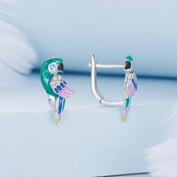 Boucles d'oreilles goutte à goutte colorées pour perroquet design de niche s925 boucles d'oreilles oiseau en argent
