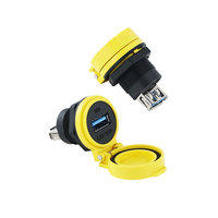 Conector USB 3.0 Hembra Impermeable para Montaje en Panel Frontal con Tapa para Equipos de Exterior