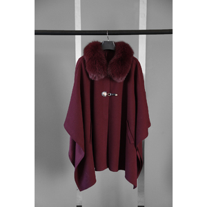 Nouvelle arrivée 2026 Poncho en <span class=keywords><strong>laine</strong></span> mélangée pour femmes Taille unique Style décontracté Cape pour femmes avec col en vraie fourrure de renard - Product Image 4