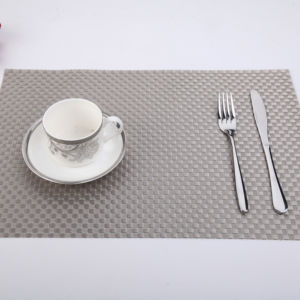 Manteles de mesa de comedor de lujo rectangulares impresos en PVC de alta calidad, posavasos de aislamiento para exteriores de estilo tejido, almohadillas de fabricante - Product Image 1