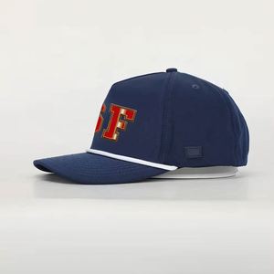 Gorra de béisbol estructurada de poliéster de 5 paneles con estampado de letras azul marino de Four Seasons, diseño vintage común, personalizable, con cuerda. - Product Image 3