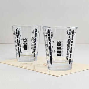 Tasse en <span class=keywords><strong>verre</strong></span> à fond épais en forme de V à bordure croisée de 2oz pour <span class=keywords><strong>Amazon</strong></span> Tasse à mesurer graduée de 50ml pour café - Product Image 2