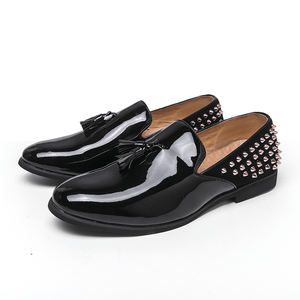 Mocasines Negros con Borlas y Remaches para Hombre y Mujer, Tallas Grandes 37-48 - Product Image 1